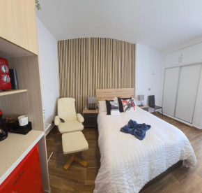 Namaste Modern Elegance City Center Apartment by Namaste Elite, Torremolinos